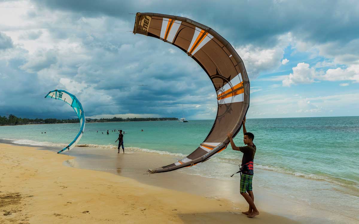 Kite surfers in preparation.